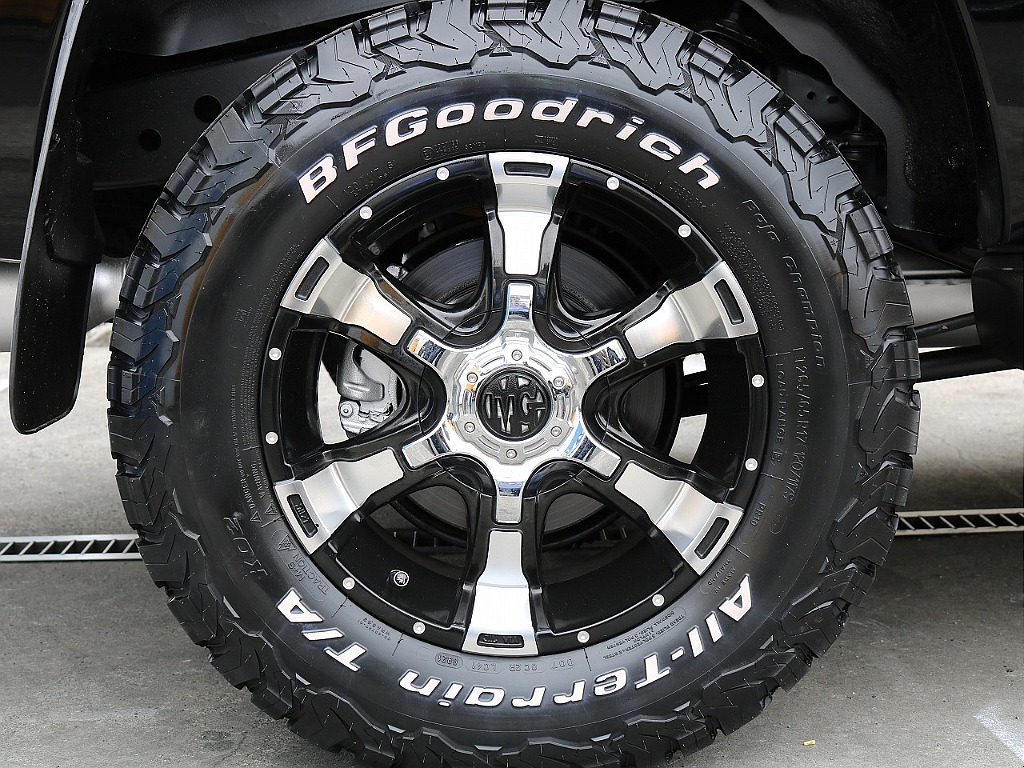 しっかりカスタム済みのハイラックスをぜひご覧ください！