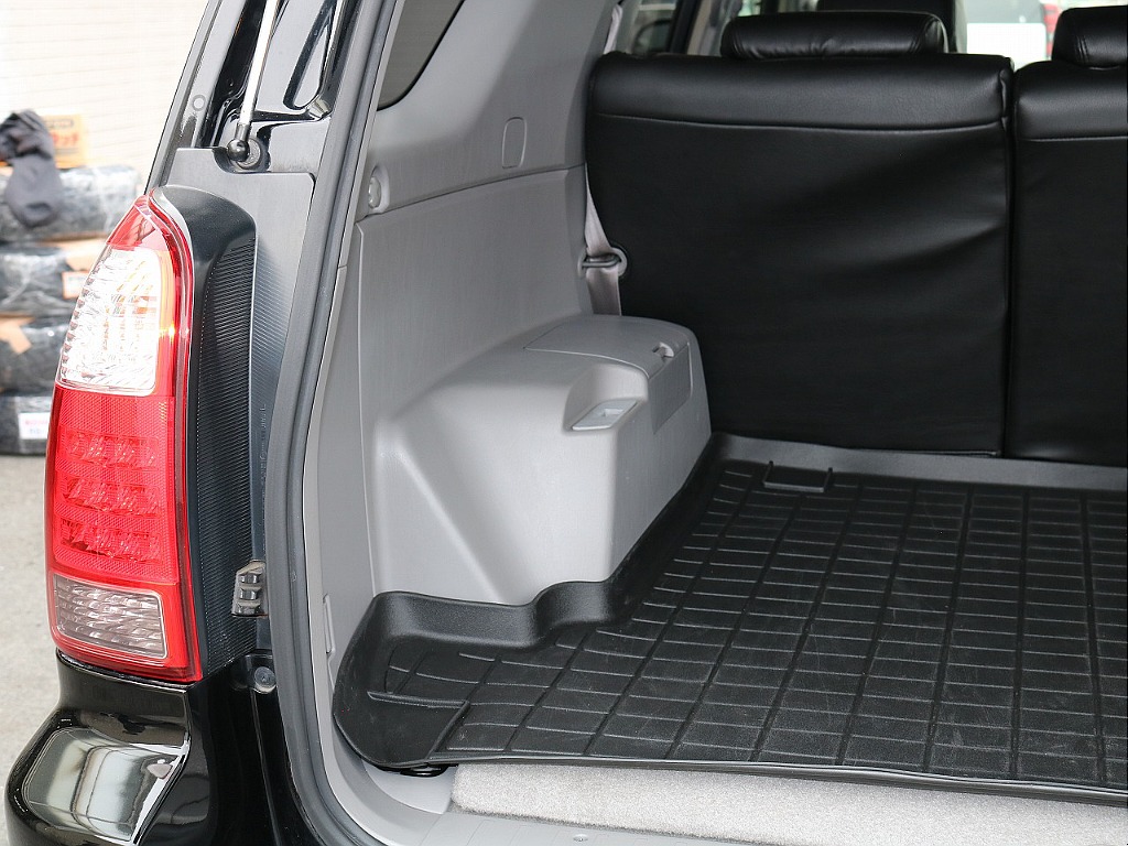 ラゲッジ内張りの状態も良好です！