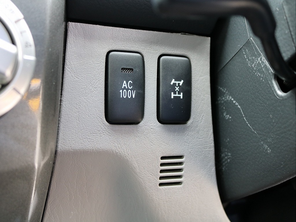 豪華さと走破性を備えたハイラックスにぜひお乗りください！