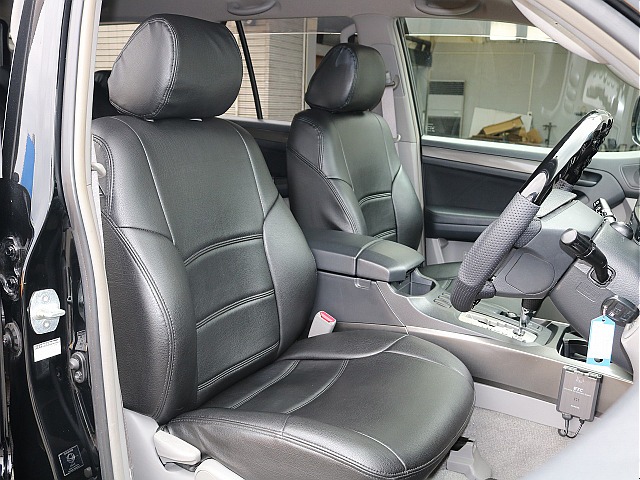 黒革調シートカバーで高級感アップですね！