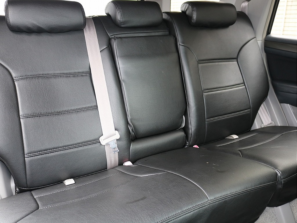 後席シートは広々３人掛けシート☆彡