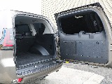 プラド特有の横開き！