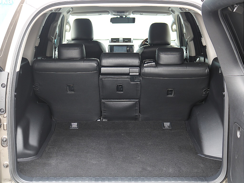 荷室スペース☆新品フローリング施工予定☆