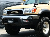 横文字TOYOTAにメッキバンパーがアメリカンなデザインでカッコイイ！