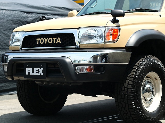 横文字TOYOTAにメッキバンパーがアメリカンなデザインでカッコイイ！