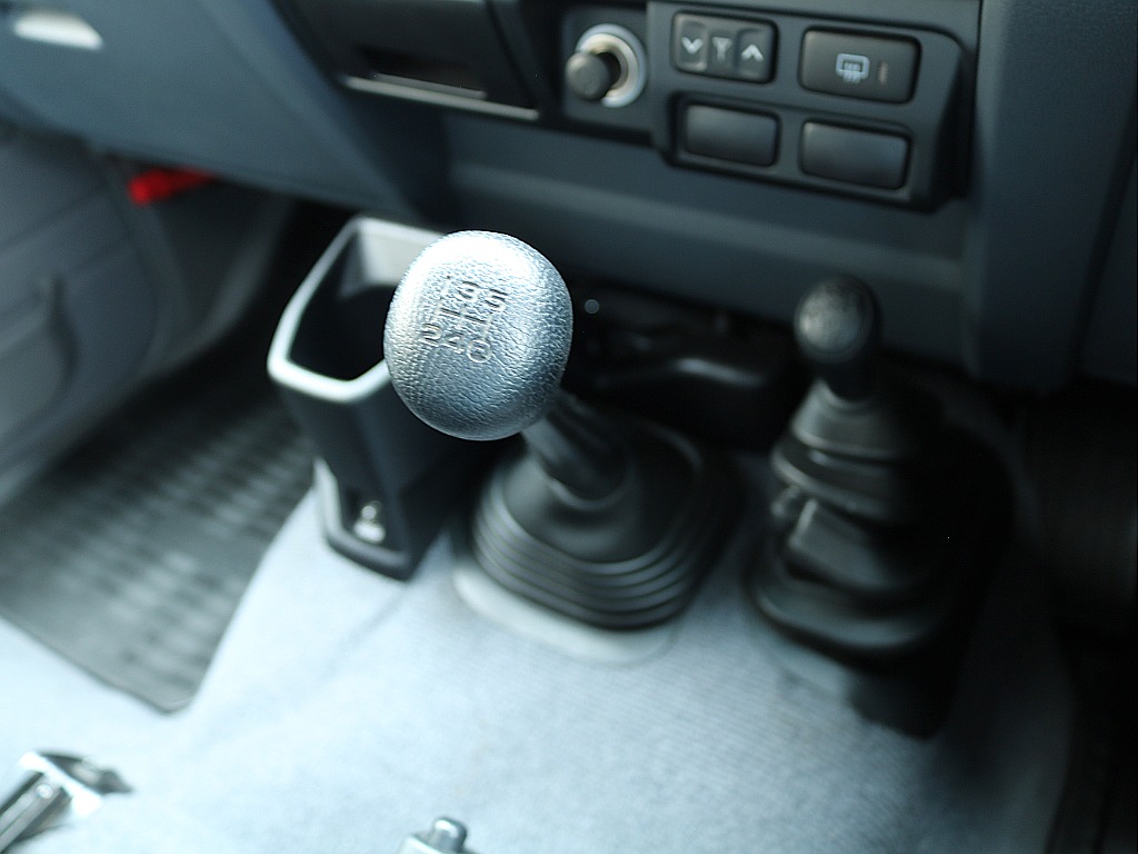 5速ミッション！運転を楽しみたい方にピッタリ