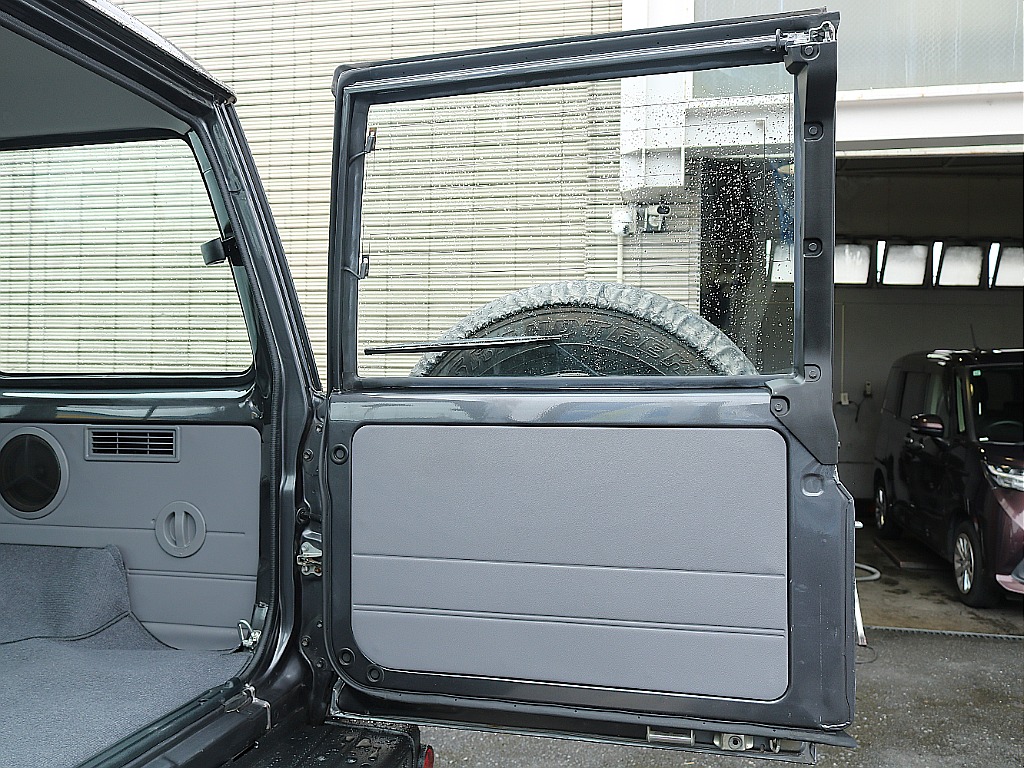 左右観音開きとなります