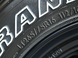 タイヤサイズは265/75R16となります