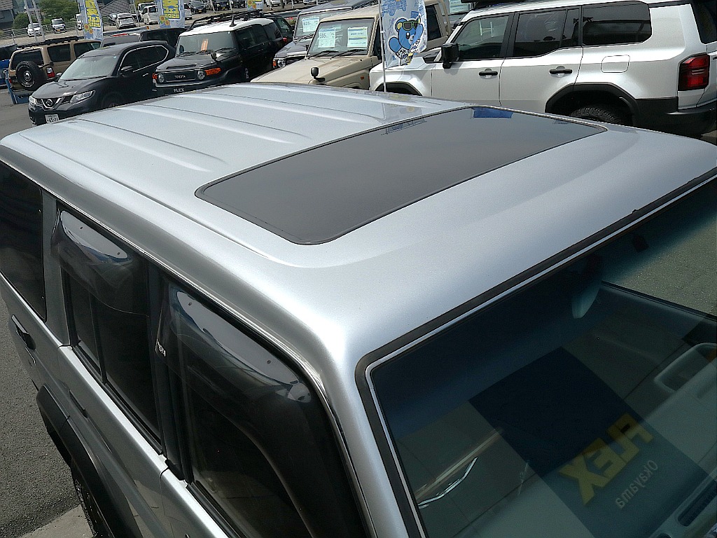 サンルーフ付き！天気が良い日は全開で運転したい！