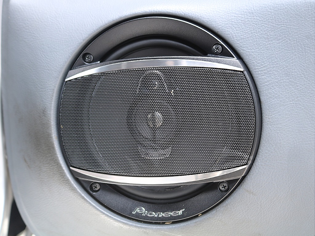 Pioneer製ドアスピーカー付き！室内の音響が向上します！