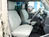 全席シートカバー装着！車内を明るく醸し出してくれます！