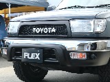 横文字TOYOTAにメッキバンパーがアメリカンなデザインでカ...