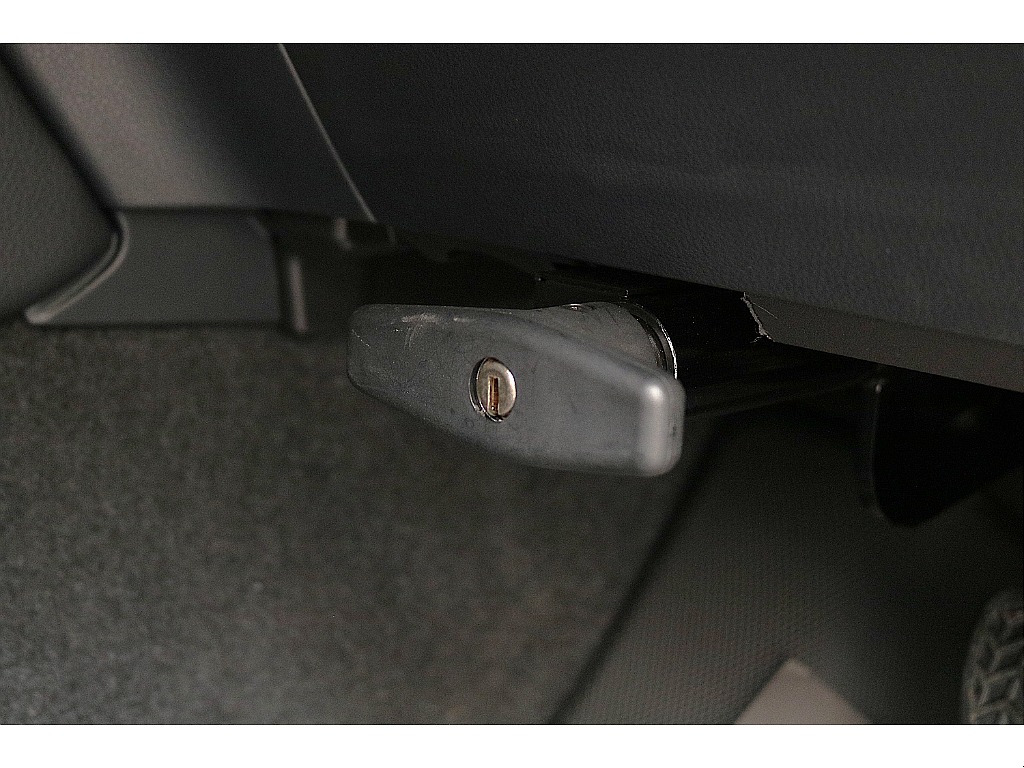 ブレーキペダルロック付で盗難対策済