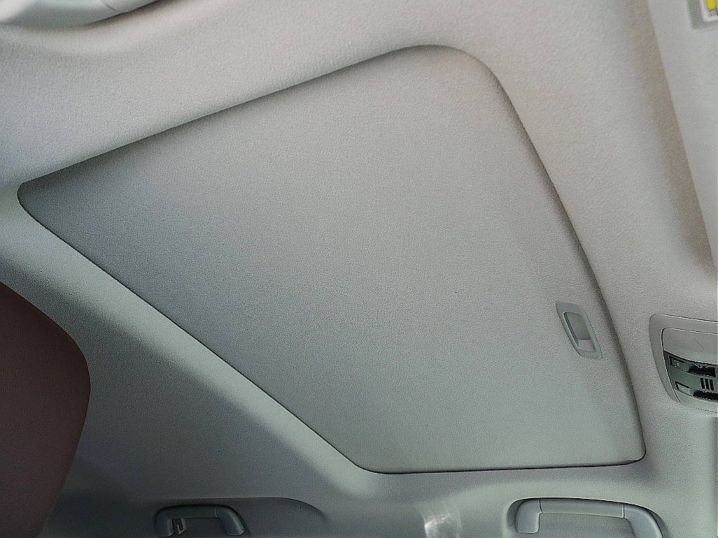 嬉しいサンルーフ付き！晴天時前回に開けて運転したい！