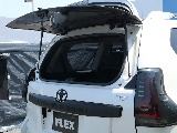 150プラドは小窓のみの開閉可能で狭い駐車場での荷物の乗せ降ろしも楽です♪