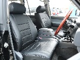 ブラックレザー調シートカバー装着