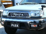 横文字TOYOTAにメッキバンパーがアメリカンなデザインです...