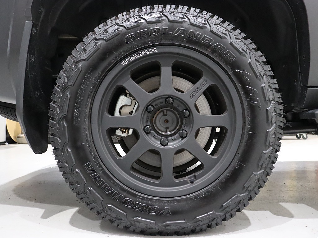 RAYS製D108 18インチホイール・ジオランダーX-ATタイヤ装備済み！