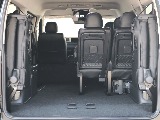 ４列目跳ね上げて荷室スペースも確保出来ます！