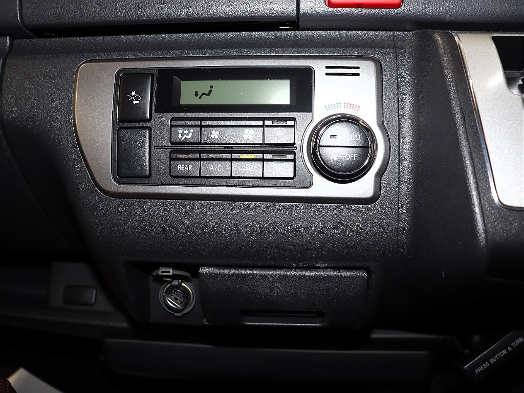 トヨタ ハイエースバン(27枚目)