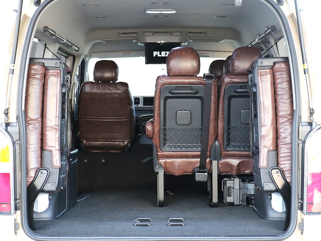 ４列目跳ね上げ可能