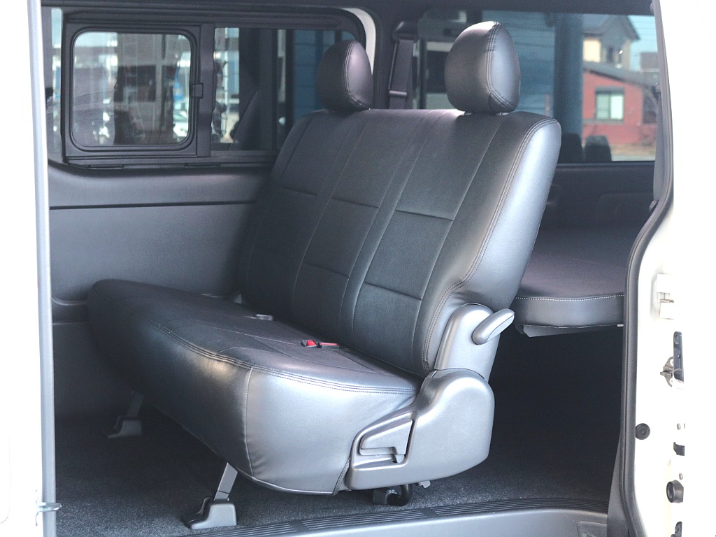 セカンドシート３人掛けベンチシート