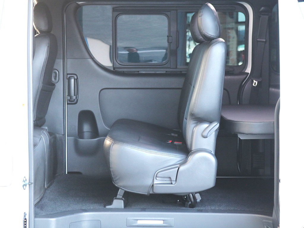 背もたれ角度調整可能