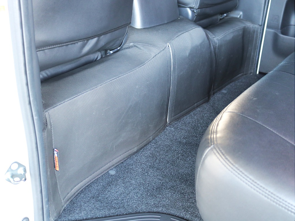 UIビークルエンジンルームカバー