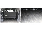 広大な荷室スペース・フローリング施工済み