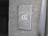 スライドドア脇に100Vコンセント付き