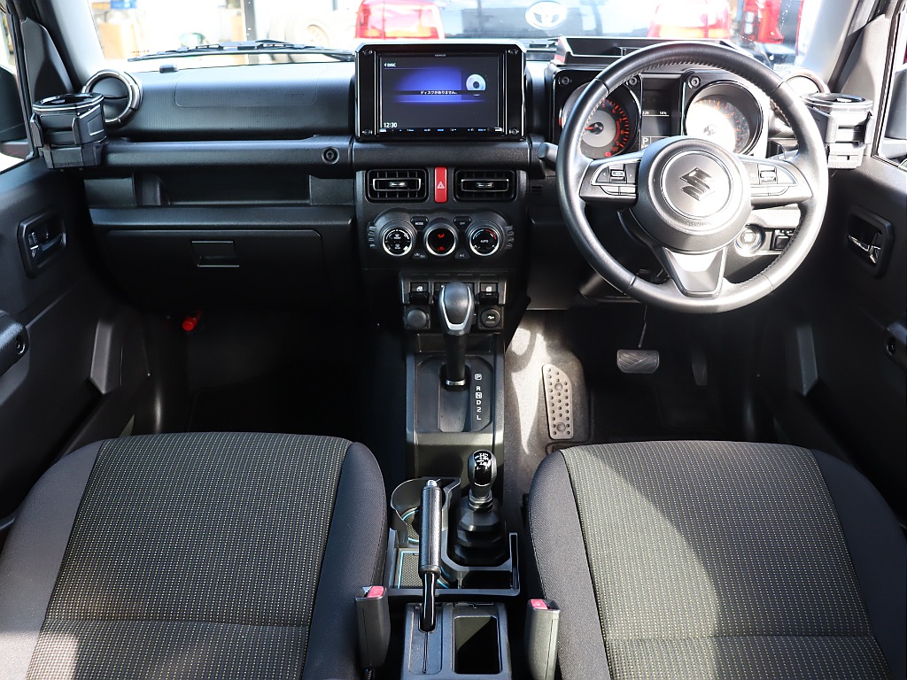 遊び心溢れるインパネ周り！