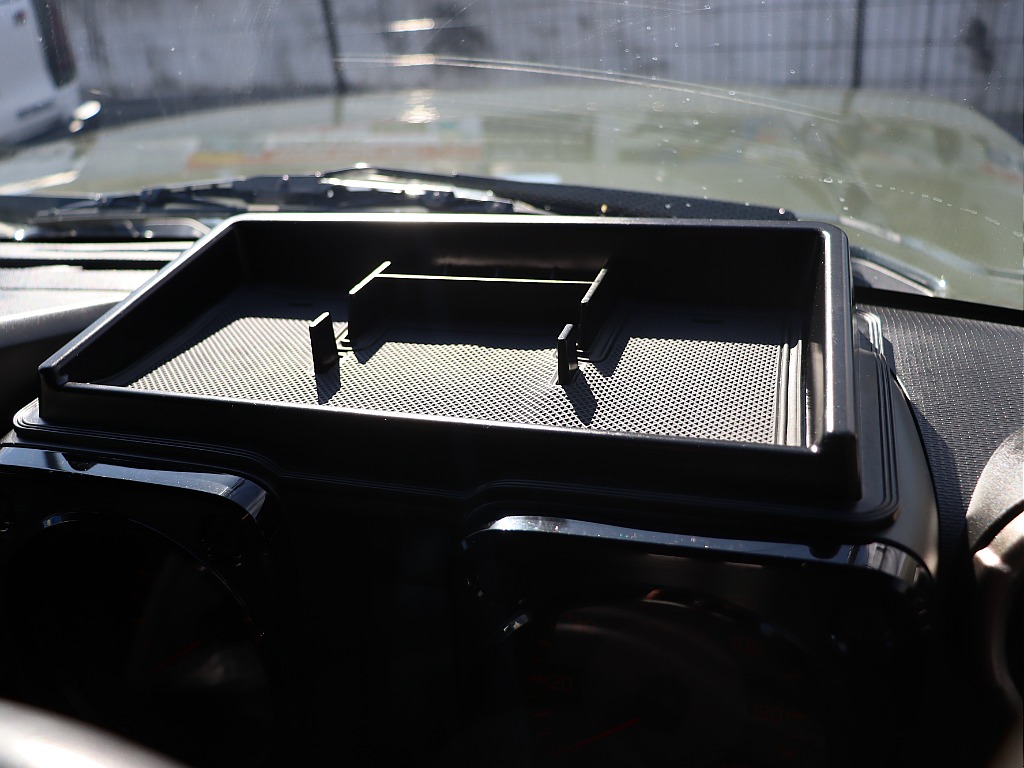 ダッシュボードには小物置き！