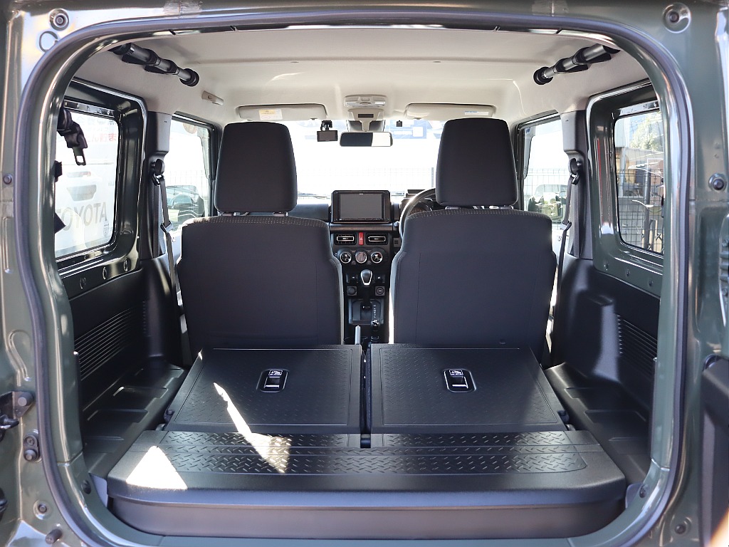 2列目を倒せば広々とお使いいただけます！