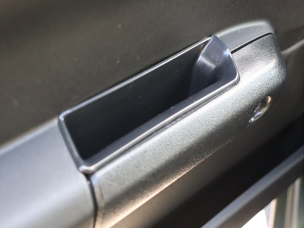 ドアポケット増設済み！これが意外と便利！