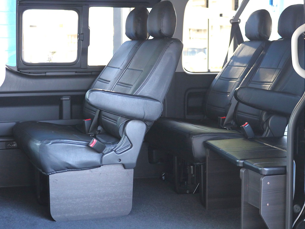 前向き最大10人乗車可能