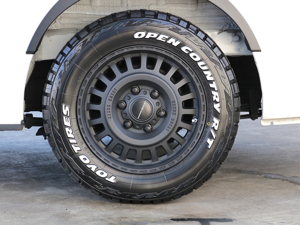 オリジナル16インチアルミホイール・トーヨーオープンカントリータイヤ