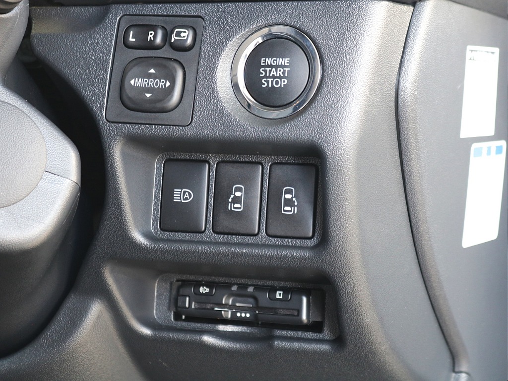 プッシュ式スタート・オートハイビームスイッチ・両側パワースライドドアスイッチ・ビルトインETC