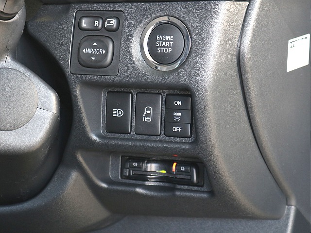 プッシュ式スタート・オートハイビームスイッチ・パワースライドドアスイッチ・ルームランプスイッチ・ビルトインETC