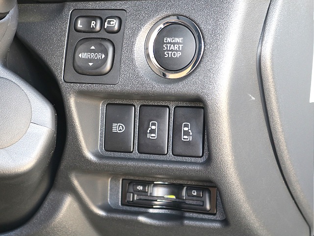 プッシュ式スタート・オートハイビームスイッチ・両側パワースライドドアスイッチ・ビルトインETC
