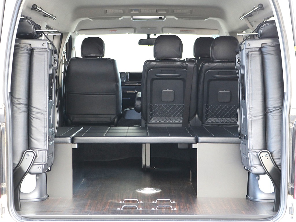 4列目跳ね上げ可能！ベッドモードでも荷室スペース確保