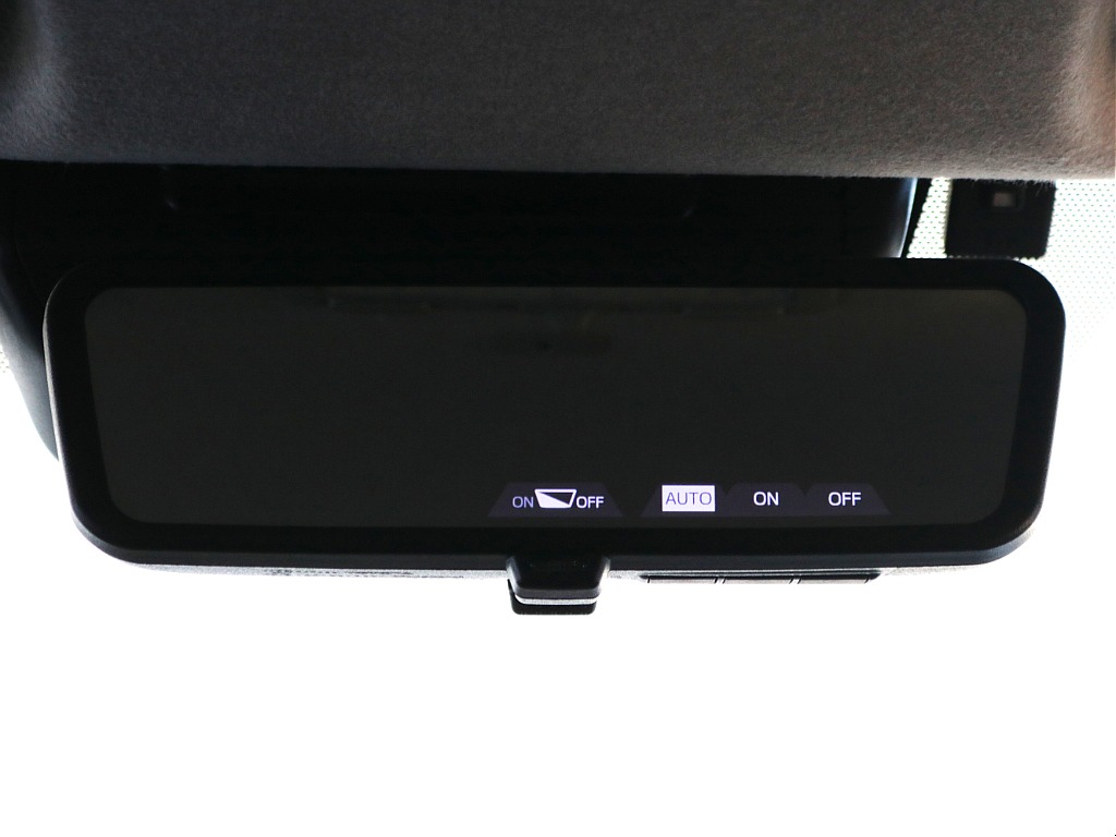 モニターと鏡面で切り替え可能