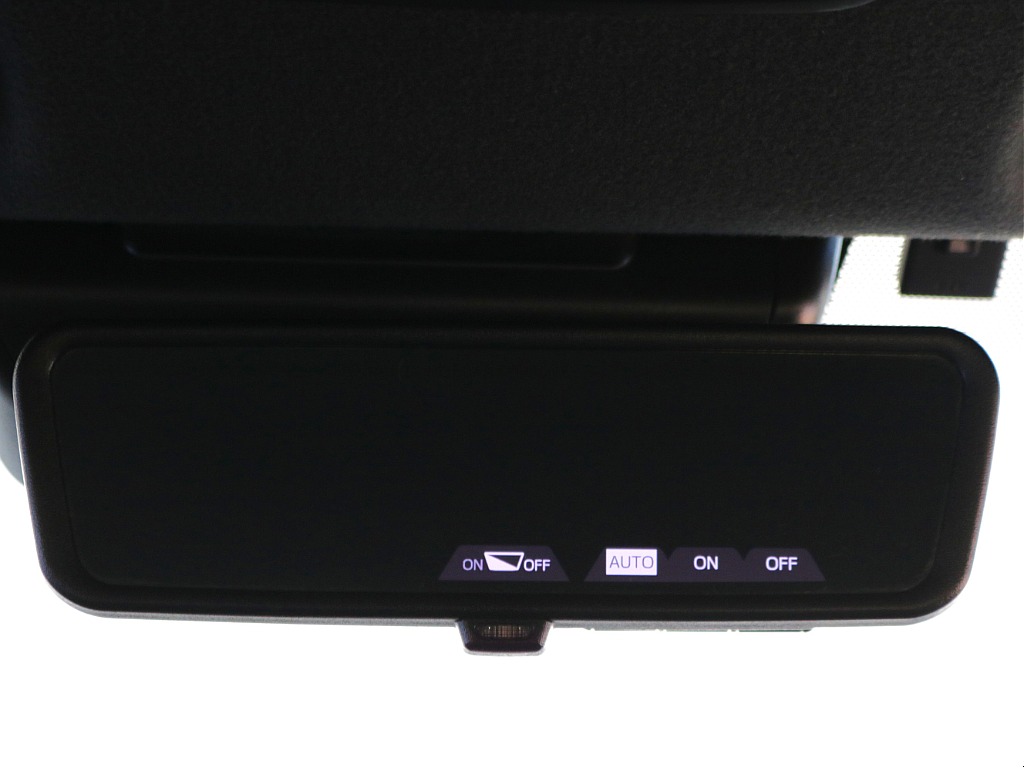 モニターと鏡面で切り替え可能