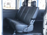 セカンドシート３人掛けベンチシート