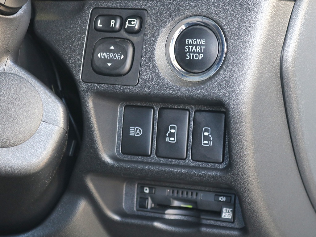 プッシュ式スタート・オートハイビームスイッチ・両側パワースライドドアスイッチ・ビルトインETC