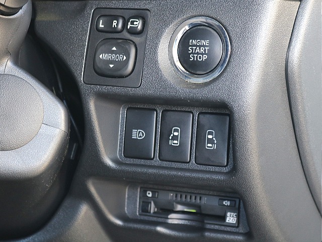 プッシュ式スタート・オートハイビームスイッチ・両側パワースライドドアスイッチ・ビルトインETC