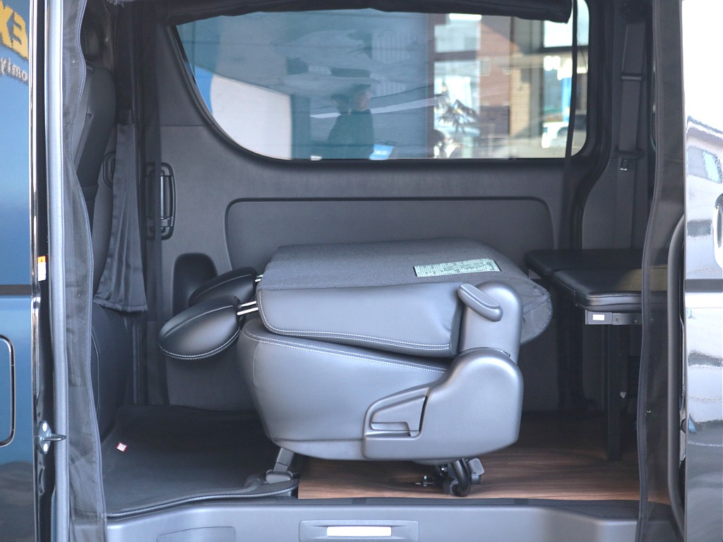 背もたれ倒せばフルフラットも可能