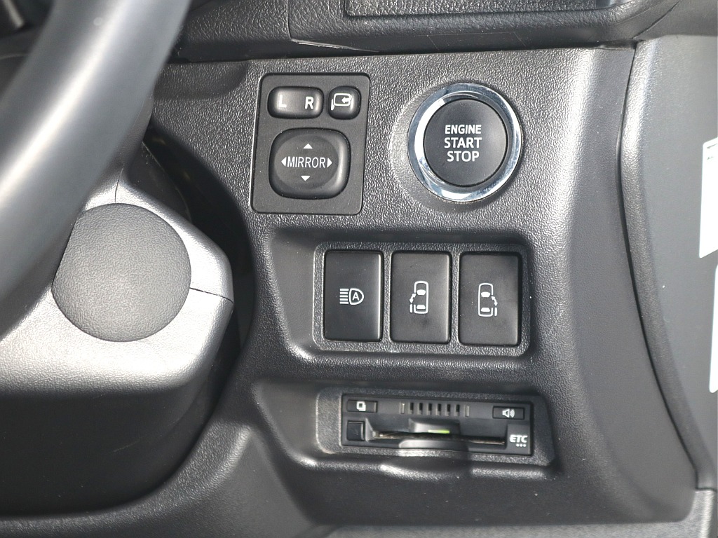 プッシュ式スタート・オートハイビームスイッチ・両側パワースライドドアスイッチ・ビルトインETC