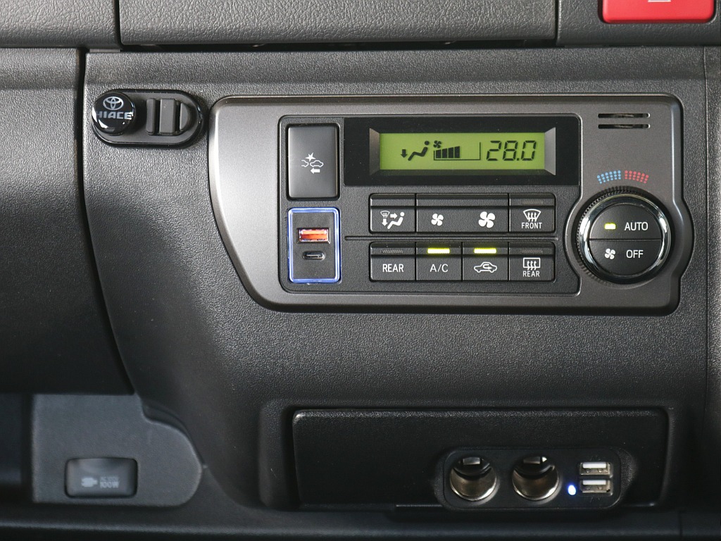 トヨタ ハイエースバン(10枚目)