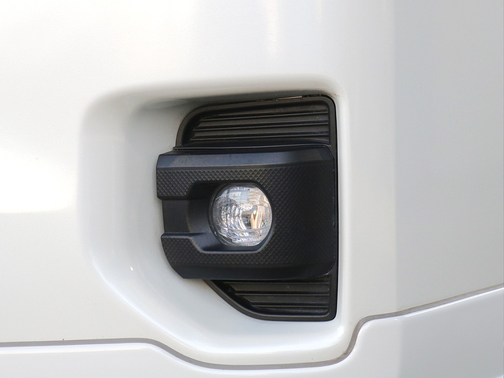 フロントLEDフォグランプ