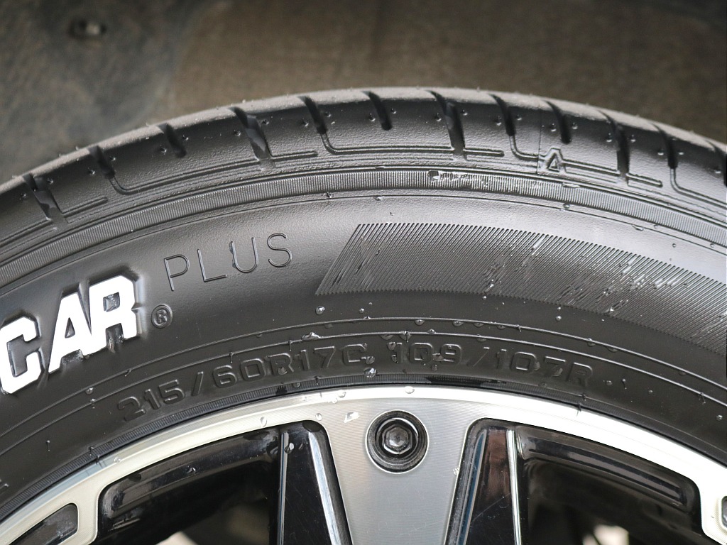 215/60R17C